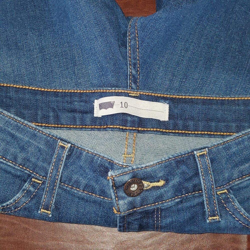 Levi's shorts, size 10 - Picture 4 of 5